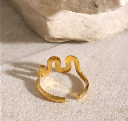Adjustable Wavy Ring